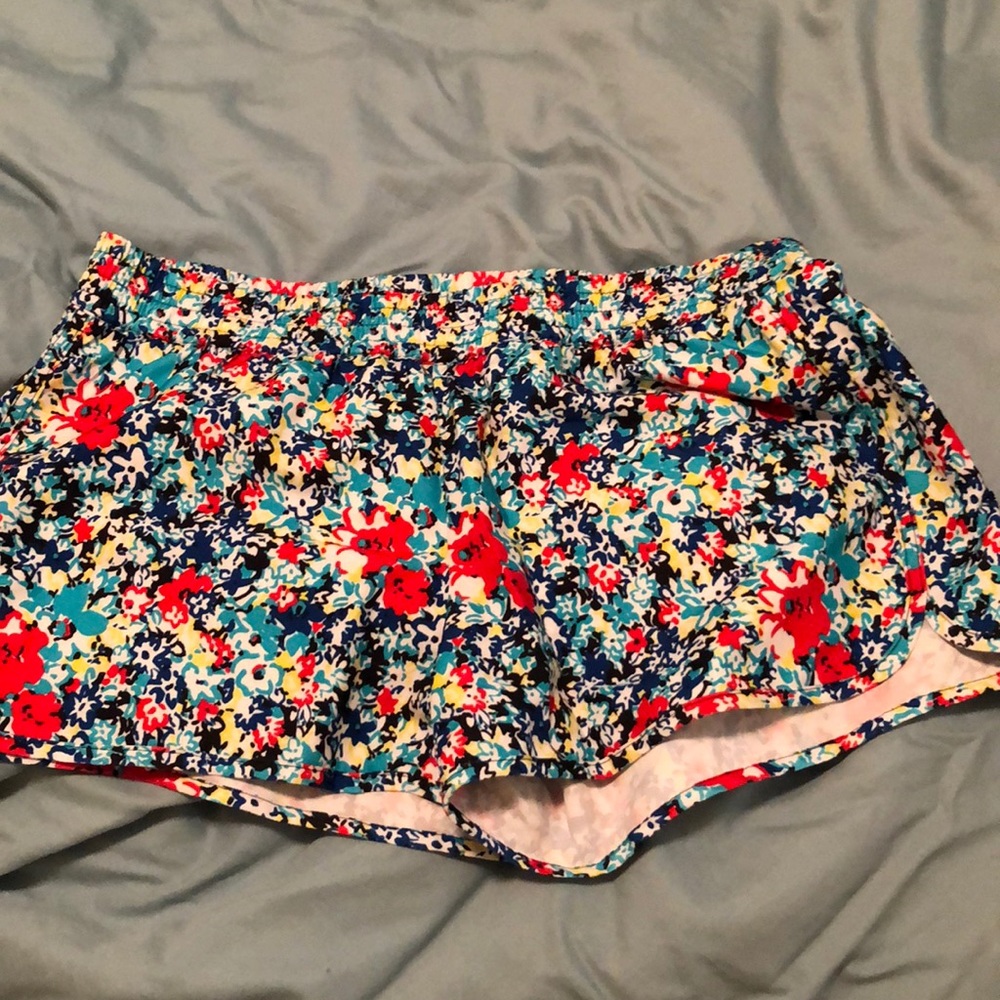 Shorts - Picture 2 of 3